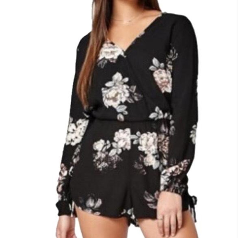 Kendall & Kylie romper - Picture 3 of 3